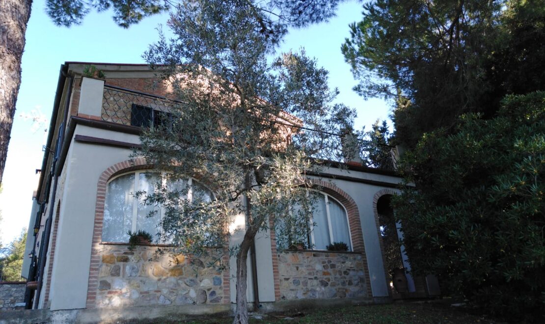 Esterno Lato Portico